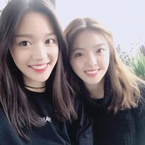 ​华谊千金王文也近照，发福变胖与旁人无异，表情轻蔑走路上无人识