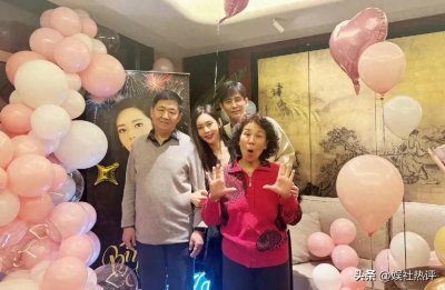 ​46岁秋瓷炫逆袭人生：从韩国灰姑娘到中国国民女神的璀璨之路