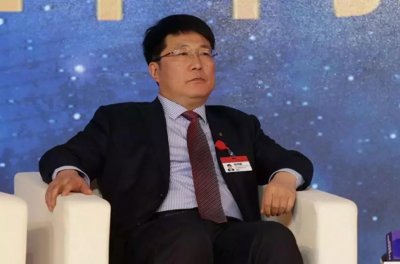 ​紫光董事长裸退两大上市公司，闪辞后首次现身，究竟在忙什么？