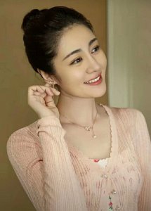 ​从赵本山的徒弟，到富豪的妻子“王小蒙”毕畅现在过的怎么样了？