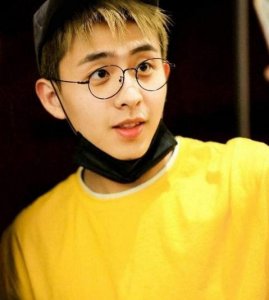 ​焦迈奇尹毓恪闹掰？尹毓恪晒被打照片，两人性取向受关注