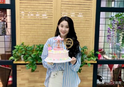 ​24岁张豆豆晒出5张照片！时隔多年回家过生日，曾因昂首挺胸走红