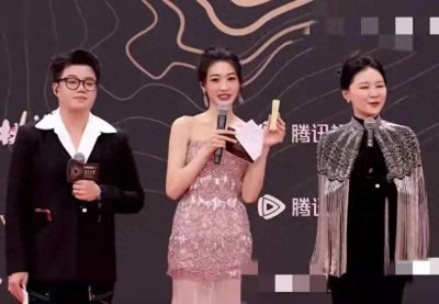 ​星光大赏开幕瞬间，主持人遭遇狂喷！评论区火药味十足！