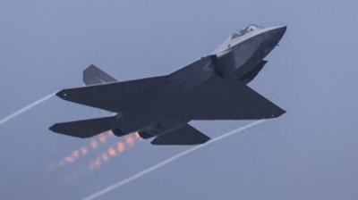 ​歼-35A到底有多强？战斗机设计师揭秘“隐身术”原理，首次透露了一个小秘密