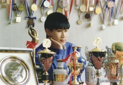 ​叶乔波：挂着冰刀参赛，坐着轮椅回国，成为体育界军衔最高的少将