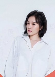 ​赵本山的女儿球球，也成为了网络红人活跃于社交媒体和直播平台？