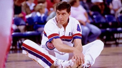 ​NBA带球搏击第一人，拳打伯德脚踩乔丹，比尔·兰比尔有多凶悍？