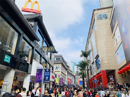 深圳这条土豪商业街，美女如云花钱如流水，人气旺全城人都来购物