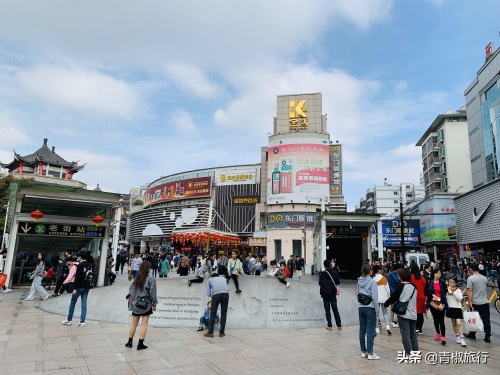 深圳这条土豪商业街，美女如云花钱如流水，人气旺全城人都来购物