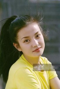 ​赵薇年轻时到底有多美，看看老照片！！难怪黄晓明说想娶。