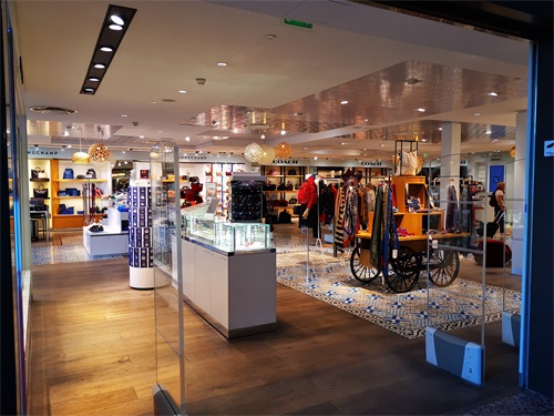 法国夏尔·戴高乐国际机场的印记