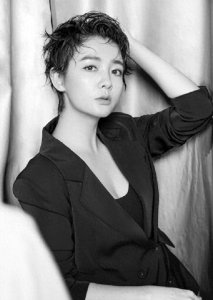 ​她长得漂亮，演技好，出道23年低调没绯闻，却因男人名字不温不火