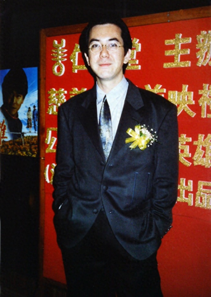 香港实力派影帝黄秋生年轻照片爆出,中英混血,最佳男配角