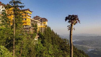 ​巍巍鄂东横岗山