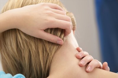 ​脖子哪个位置一打就晕（电视剧徒手劈脖子瞬间晕倒是真的吗）