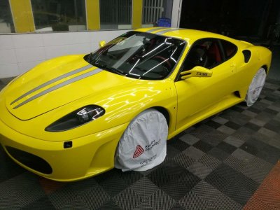 ​法拉利430，虽不够西装暴徒，却也很黄很暴力