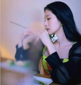 ​张碧晨发文回应喝醉了与男子同回住所：他是大侄子呀，这可咋整？