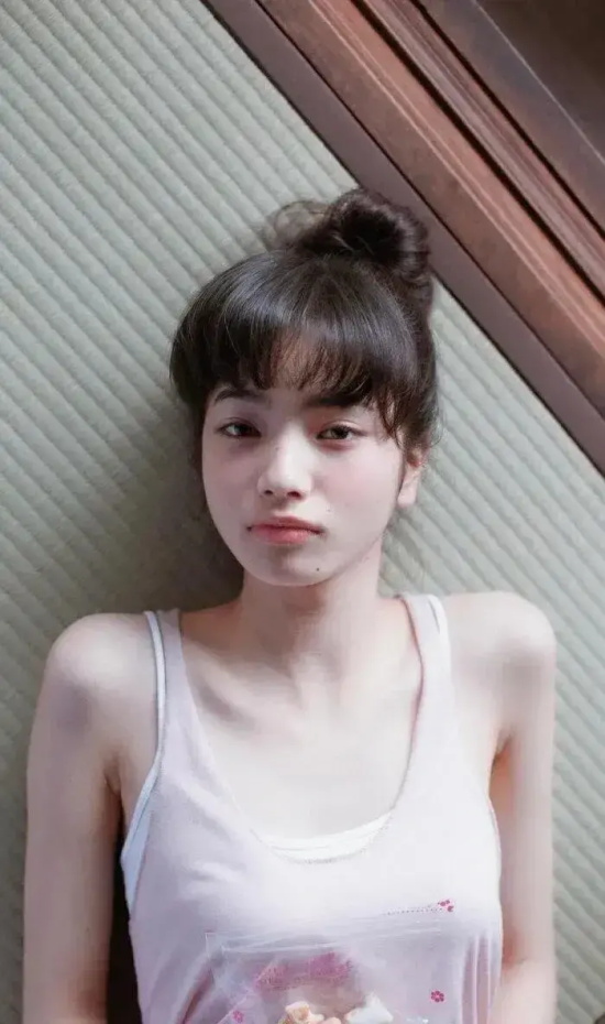 霓虹国的“男神收割机”：小松菜奈清纯女高中生图片合集