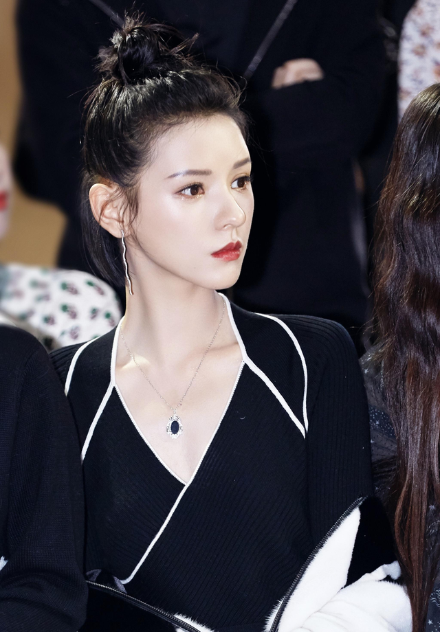 张予曦整容网红前照片 对比(张予曦整容了么) 张予曦 照片 第2张