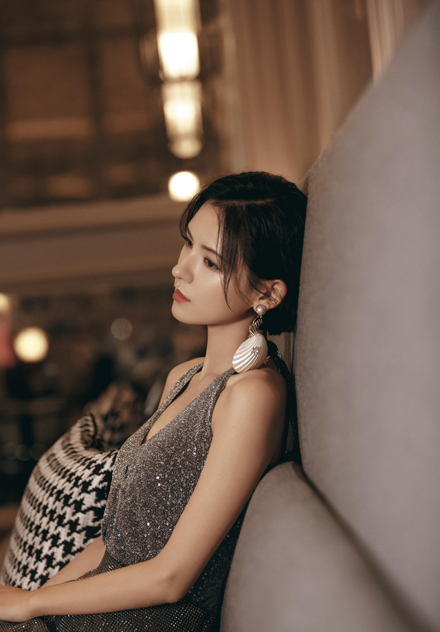 张予曦整容网红前照片 对比(张予曦整容了么) 张予曦 照片 第8张