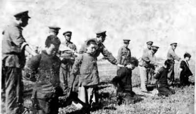 ​八恶俱全的匪首廖大肚子，用小妾诱惑干部攻打县城，因太胖被摔死