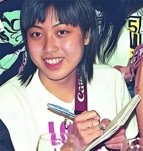 ​甘比：龅牙凸嘴贫民女孩逆袭香港女首富，刘銮雄一辈子在替她打工