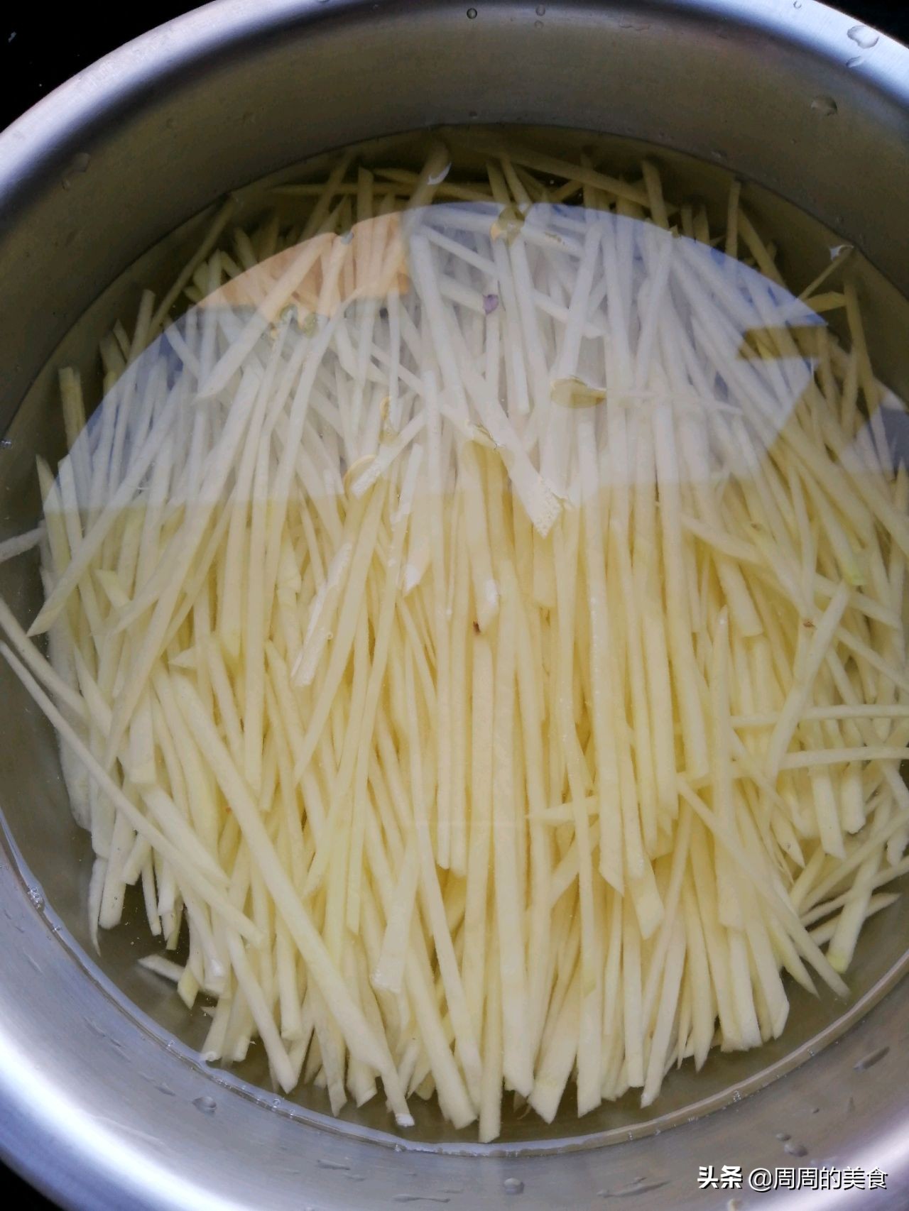 土豆炒多久才熟透(金黄酥脆炒土豆丝制作步骤)