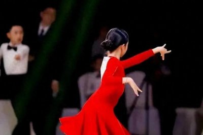 ​邓超和孙俪的女儿小花居然长得这般好看，堪称是最美星二代