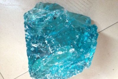 ​水晶是玻璃还是石头,水晶是玻璃吗