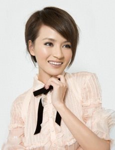 ​孙艺菲外形娇小玲珑，演技真实，没有矫揉造作，受到界内人士好评