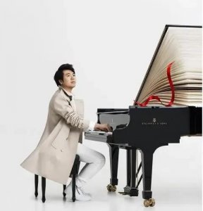 ​世界著名钢琴家朗朗开2800万布加迪跑车