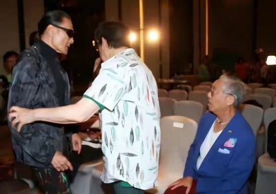 ​曾江谢贤一生兄弟情，曾被谢贤掌掴的曾江已去世，谢贤后悔了吗？