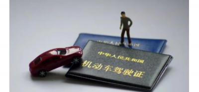 ​驾照考试费用是自己交还是驾校交,考驾照的费用是一次交清吗