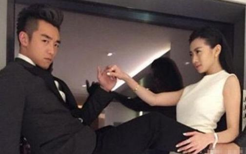 古力娜扎窦骁片场有说有笑心情大好,网友:娱乐圈的爱情不可信