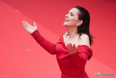 ​“R级影后”朱丽叶比诺什：烈火情人大胆“献身”，60岁艳压戛纳