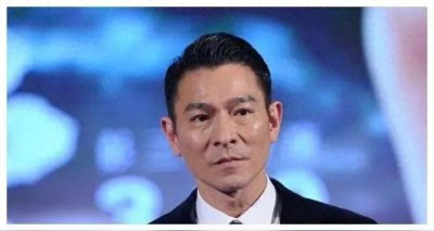 ​63岁刘德华最近照片苍老不少，脸上明显布满岁月的痕迹