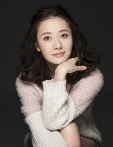 ​女演员杨斯多大 个人资料年龄被扒零绯闻的她感情现状成谜