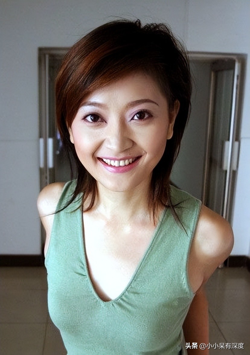 央视财经一姐谢颖颖近照，她的老公到底是谁？40岁生下女儿很幸福