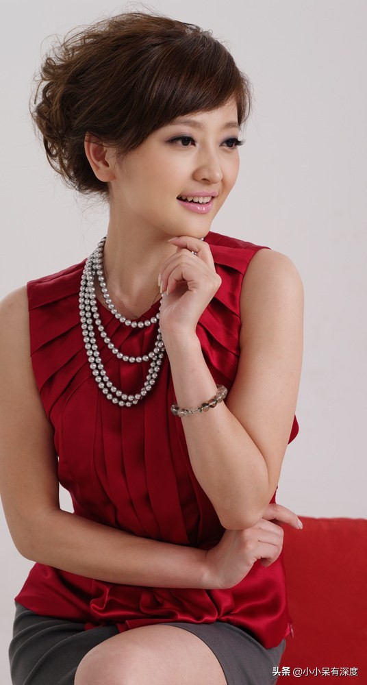 央视财经一姐谢颖颖近照，她的老公到底是谁？40岁生下女儿很幸福