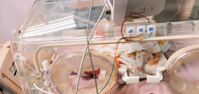 关喆个人资料(40岁歌手关喆三胎得女)(2)