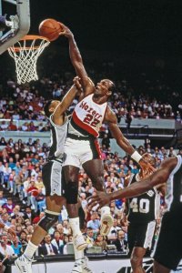 ​滑翔机德雷克斯勒实战扣篮（德雷克斯勒当年是怎样打球的）