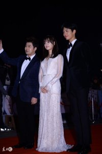 ​宋仲基和宋慧乔婚后罕见同框（双宋今日世纪大婚）