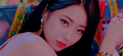 ​41岁御姐王智，人间尤物流露独特魅力，性感宝贝展现女性力量！