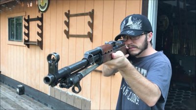 ​精度高射程远 历经实战洗礼 56式半自动无愧于一代经典