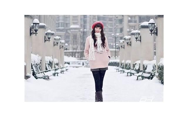 女孩带闺蜜出来吃饭聊天潜台词(出去玩还是会给在忙的闺蜜发消息)