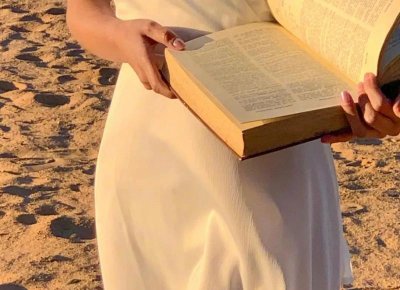 ​情人节妻子约会男闺蜜，丈夫给娘家18口发去酒店定位：你女儿轻生