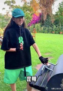 ​从小彩旗的今昔看杨丽萍的放手智慧一场关于成长与选择的深刻启示