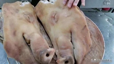 ​猪头怎么做才好吃，大厨分享农村特色做法，筋道Q弹太香了