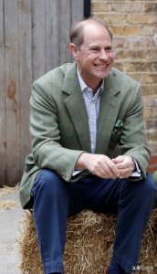 ​女王小儿子爱德华王子57岁生日，连备胎也不是的他，心情很复杂